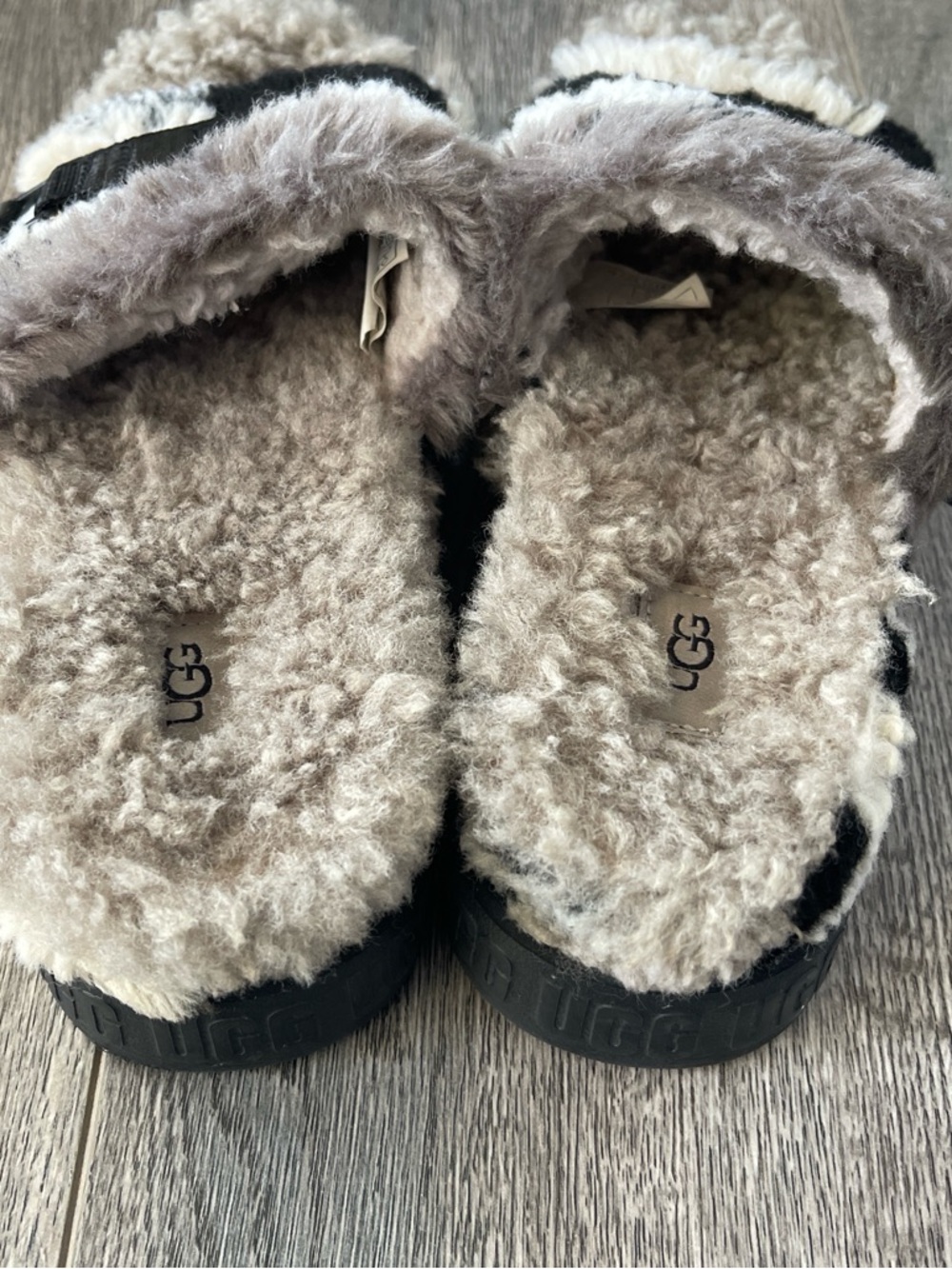 UGG Plush Shearling Slide Sandal in Black and gray - Picture 3 of 9